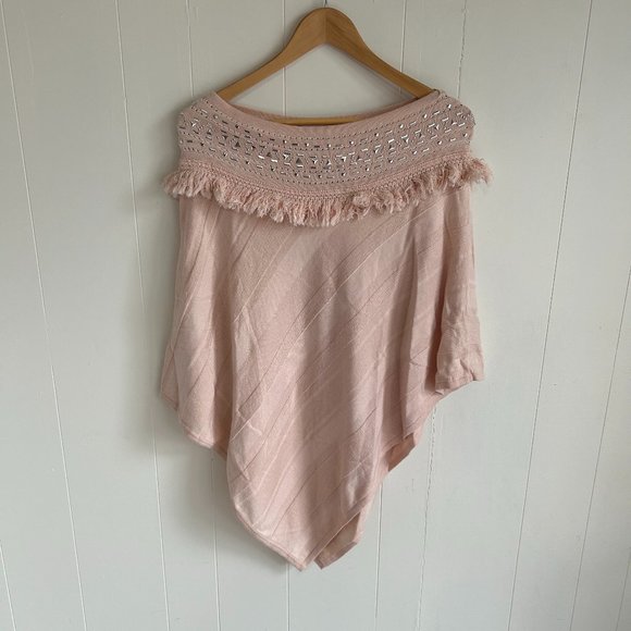 Beautiful Poncho - Picture 5 of 8